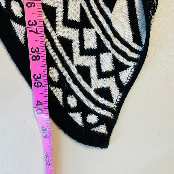 Questions Black White Aztec Sleeveless Open Front Hi Lo Hem Sweater Cardigan 1X - Picture 12 of 12